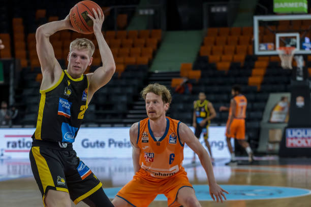 场取得领先 场取得领先